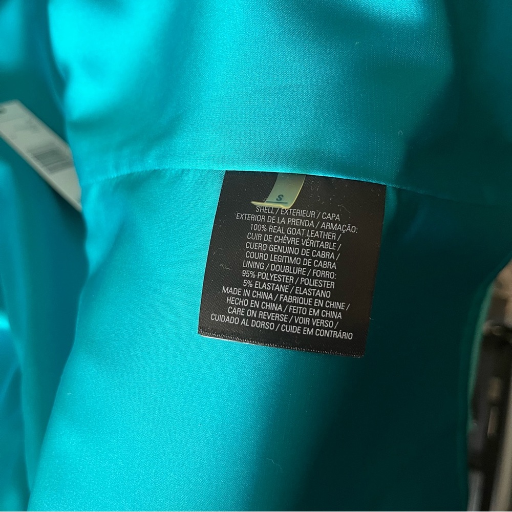 Gorgeous turquoise 100% goat leather shacket from Elie Tahari - Picture 6 of 7